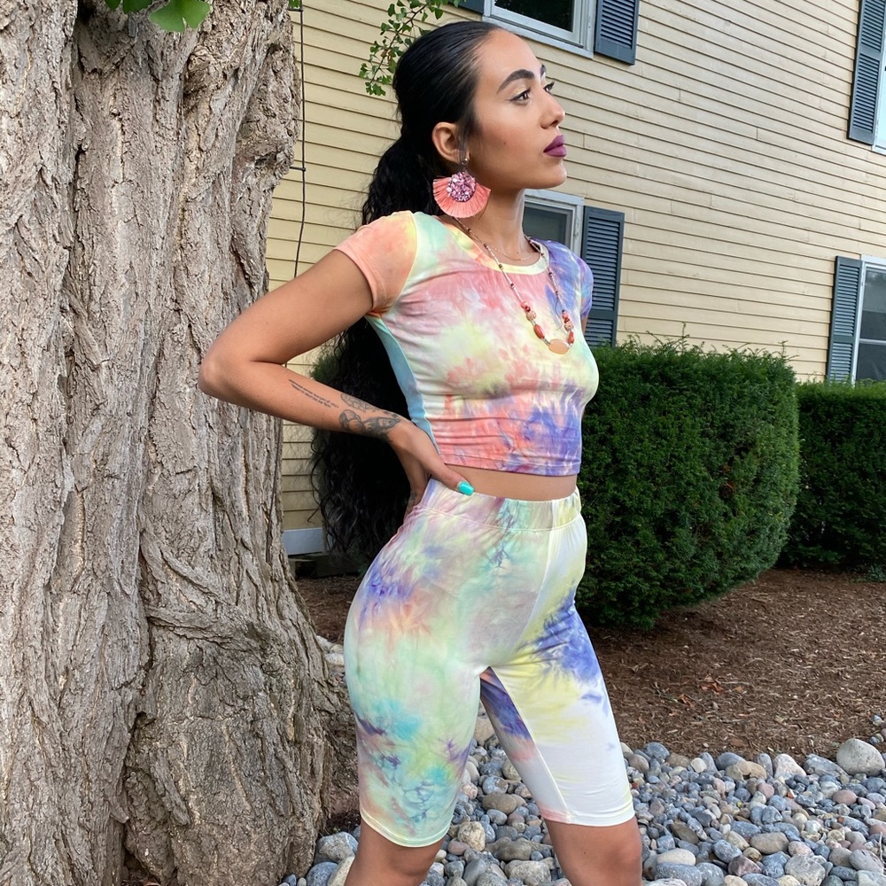 ‼️ Tie Dye Two Piece Crop Top Biker Shorts Set - Picture 7 of 8